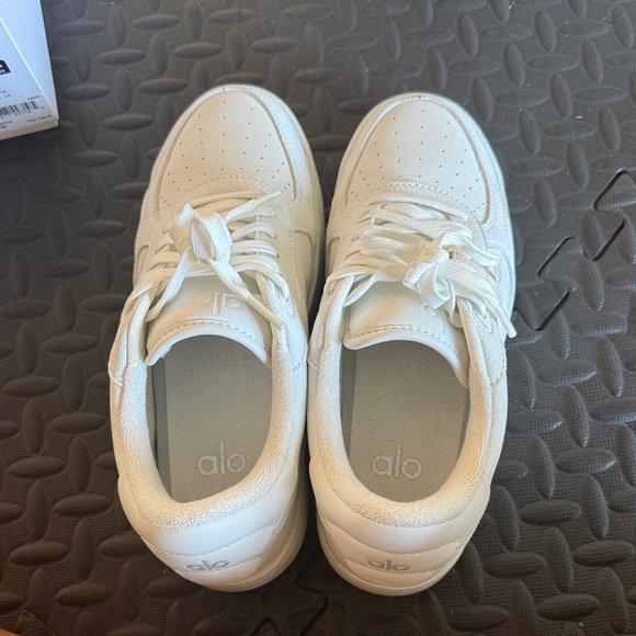 ALO Yoga White recovery mode Sneakers - Picture 3 of 9